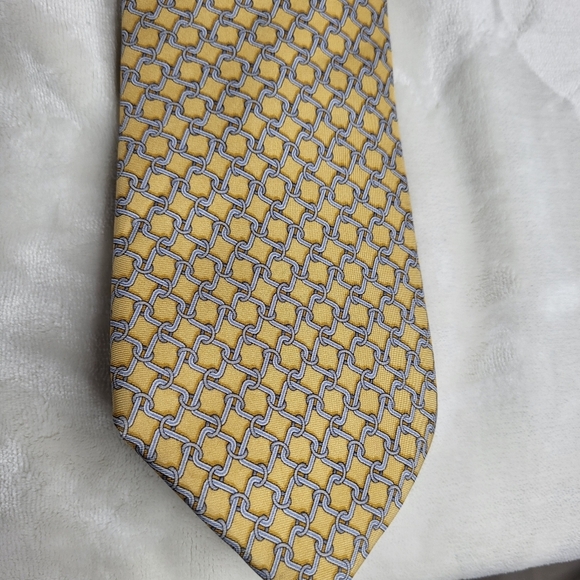 Brooks Brothers 346 Silk Tie. Elegant Yellow Geometric Pattern. - Picture 3 of 7